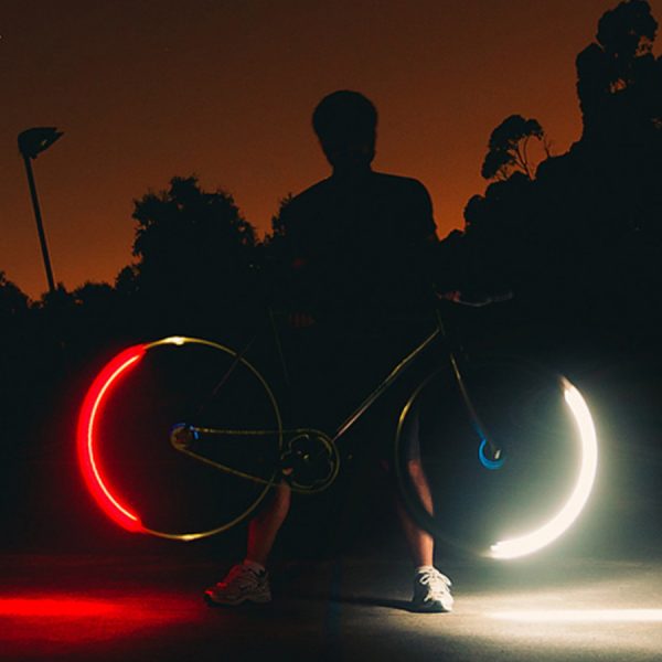 Fahrradfahrer mit Eclipse-Leuchtsystem