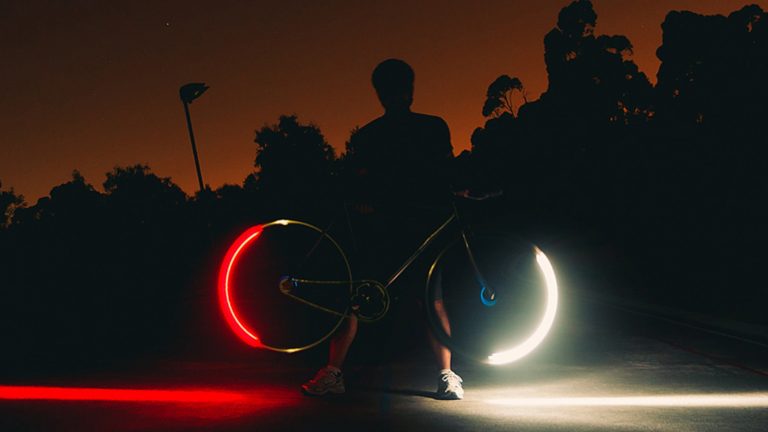Fahrradfahrer mit Eclipse-Leuchtsystem