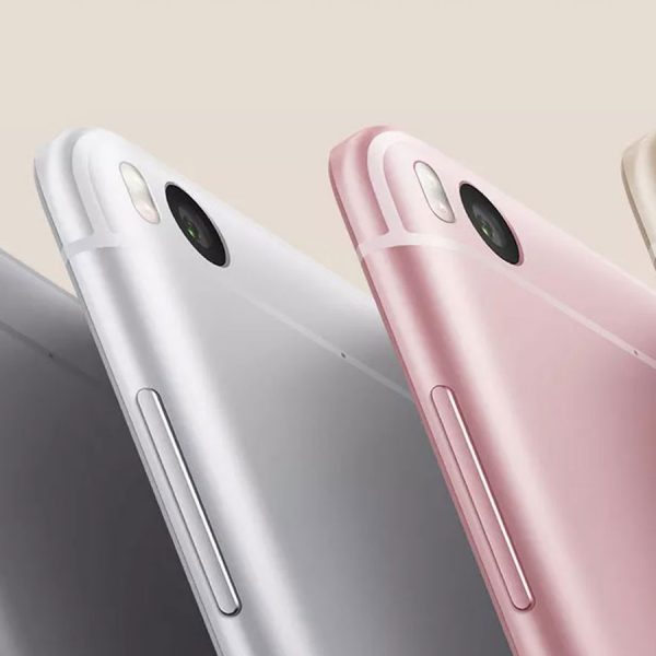 Das Xiaomi Mi 5s in unterschiedlichen Farbvarianten