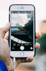 Bald Laden per WLAN? iPhone mit Ladekabel