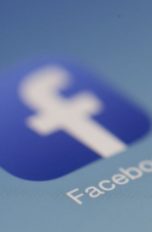 Facebook Crash Facebook Logo auf Smartphone