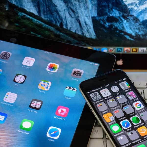 Ein iPad und ein iPhone von Apple