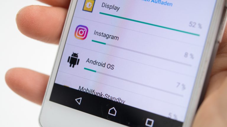 Sony Smartphone mit Android-Ladebalken