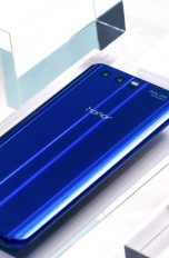 Honor 9 in Sapphire Blue