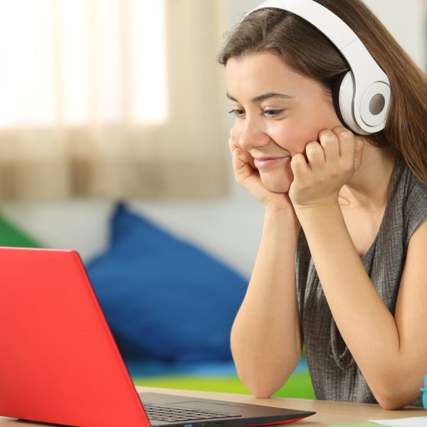 Nutzerin von Windows 10 S