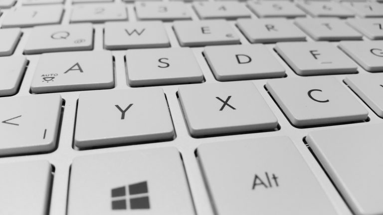 Microsoft Tastatur mit Fingerabdrucksensor