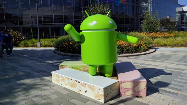 Die Android-Nougat-Statue auf dem Google-Campus in Mountain View