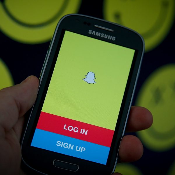 EIn Smartphone mit der Snapchat-App