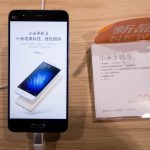 Das Xiaomi Mi 5 in einem Gesch&auml;ft in China.