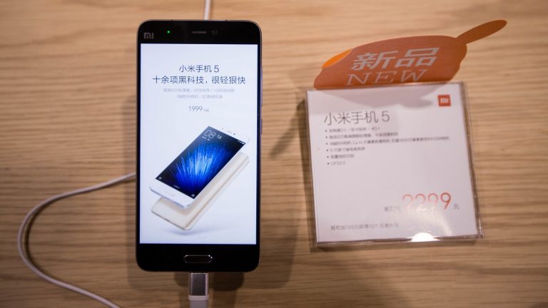 Das Xiaomi Mi 5 in einem Geschäft in China.