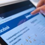 Facebook auf einem Tablet
