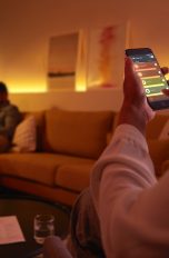 Die smarten Lampen von Philips Hue lassen sich per Smartphone steuern