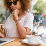 Hochglänzenden Bildschirm entspiegeln