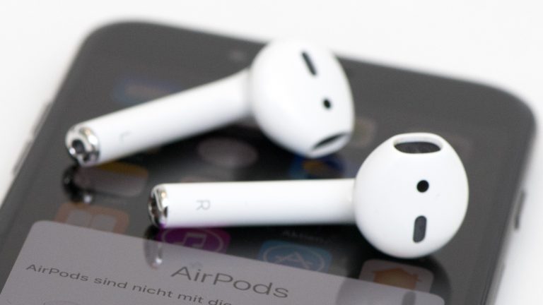 AirPods &amp; iPhone