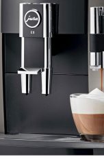 Milchkaffee mit JURA-Kaffeemaschine zubereiten