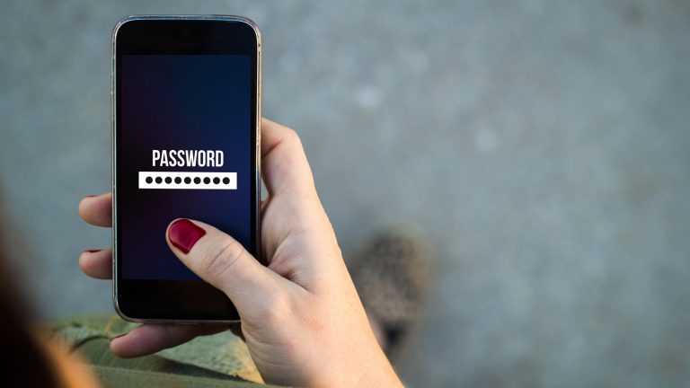Passworteingabe auf Android-Smartphone mit Passwort-Manager