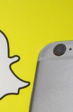 Snapchat Logo und iPhone