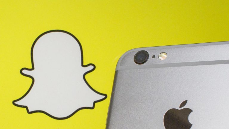 Snapchat Logo und iPhone