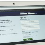 Facebook Anmeldemaske auf dem Macbook Air