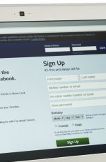 Facebook Anmeldemaske auf dem Macbook Air