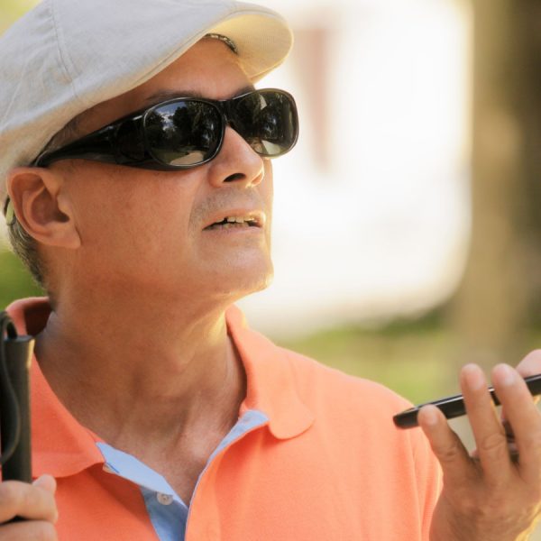 Das iPhone hat Apps, welche die Bedienung durch Menschen mit Seh- oder H&ouml;rproblemen erleichtern