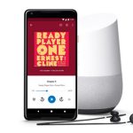 Smartphone mit Audiobook und Google Home
