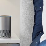 Amazon Echo auf Nachttisch