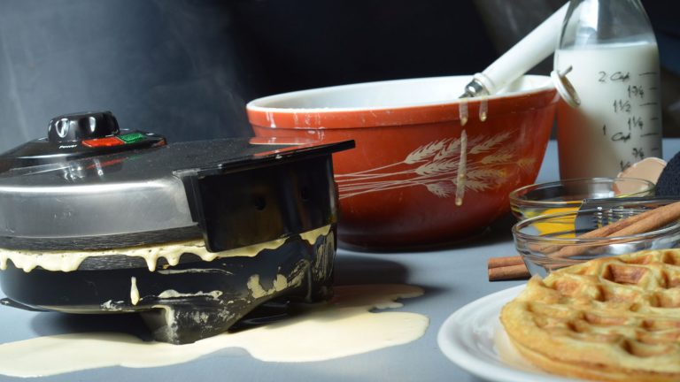 Waffeleisen reinigen hartnäckig Waffeleisen reinigen