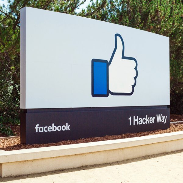 Facebook Firmenzentrale Schild