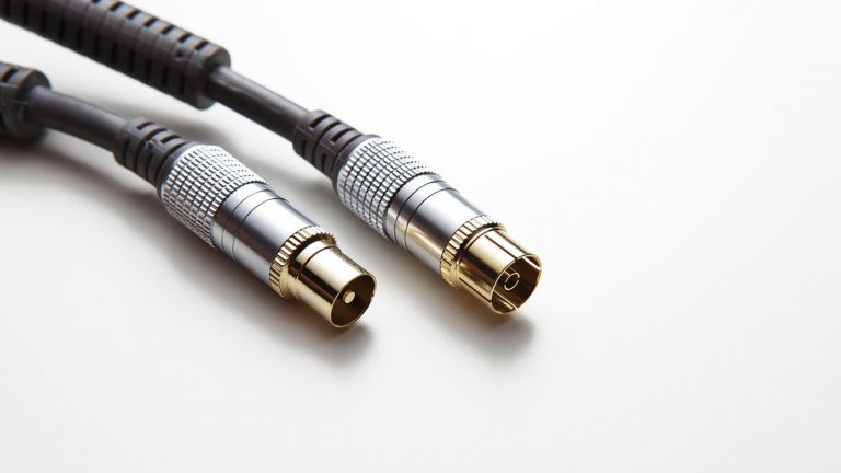 Fernseher brummt Kabel abgeschirmte Antennenkabel erhöhen die Signalqualität