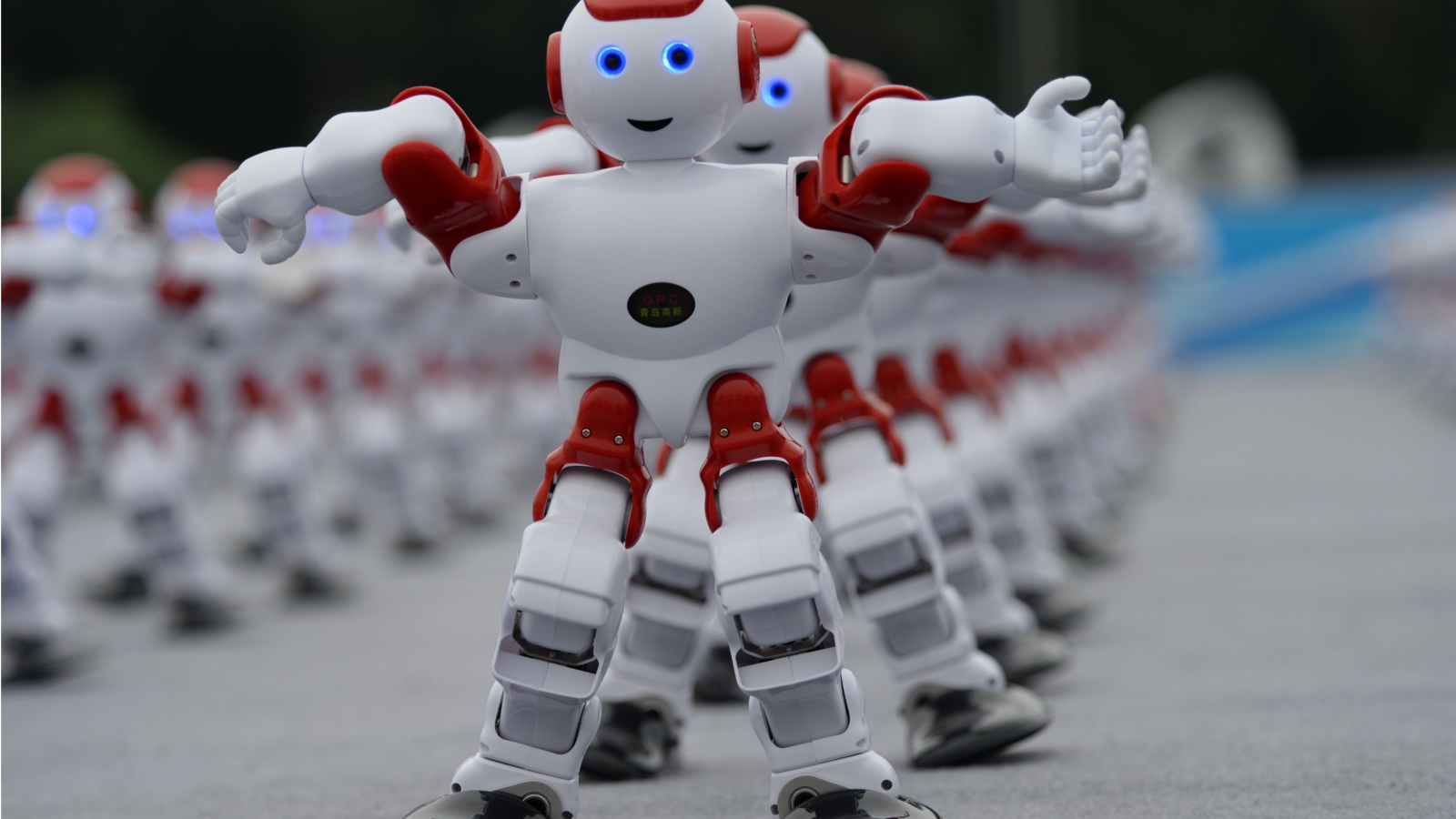 Танец роботов на играх будущего. Робот танцует. Роботы вместе. Танец робота. Брейк робот.