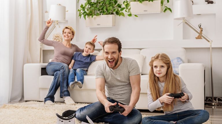 Konten für Familienmitglieder auf der PS4 einrichten