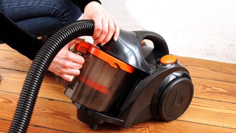 Staubsauger-Filter reinigen