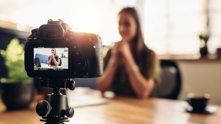 YouTube Kanal erstellen: Video aufnehmen, hochladen und mit eigenen Features versehen