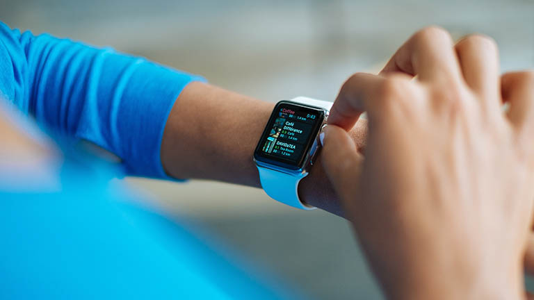 Dieser Fitness-Tracker sagt dir, wann du essen und Sport treiben sollst