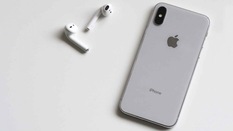iPhone X mit AirPods