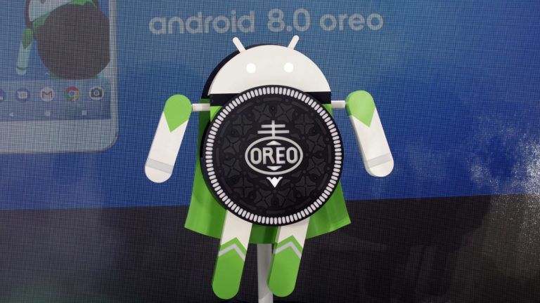 Roboter-Logo Android mit Oreo-Grafik.