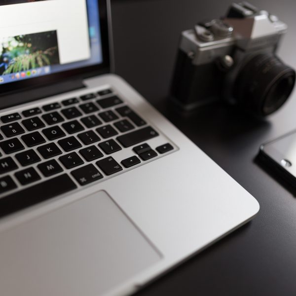 Fotograf &uuml;bertr&auml;gt Bilder auf den PC