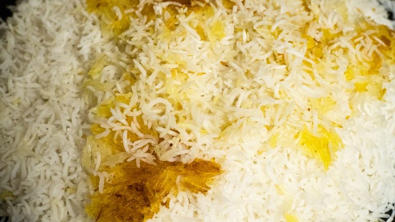 Persischer Reis mit Tahdig im Reiskocher