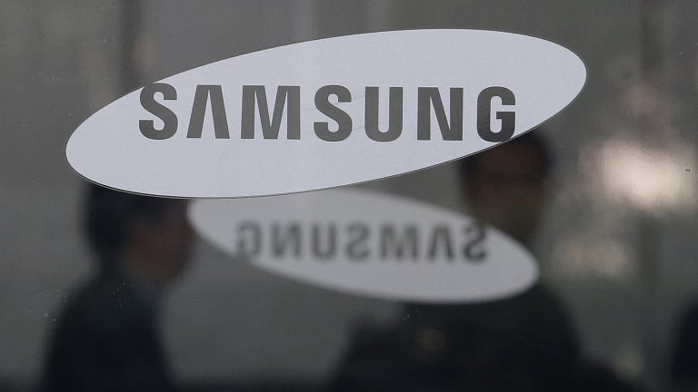 T&uuml;r mit Samsung-Logo