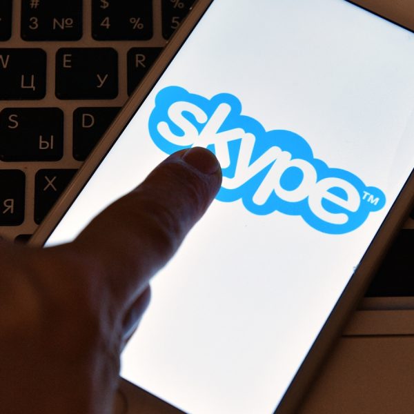 Telefonieren &uuml;ber Skype mit App auf Smartphone