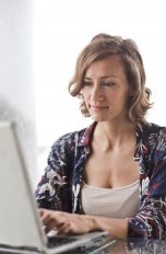 Frau am Laptop Frau mit Notebook