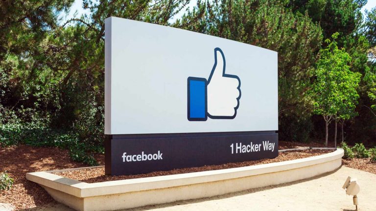 Facebook Eingang im Headquarter
