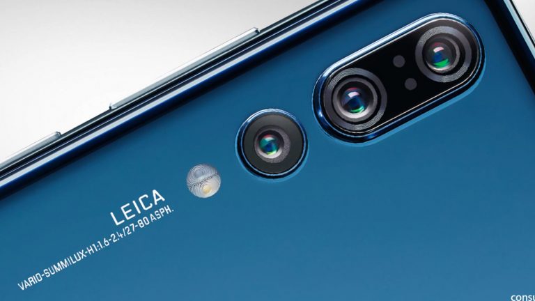 Huawei P20 Pro in blau mit Fokus auf Triple-Kamera