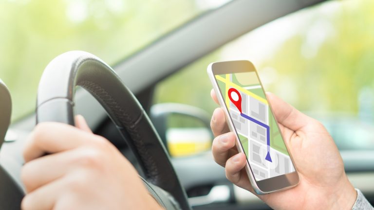 Smartphone Navigation im Auto Smartphone Navigation im Auto