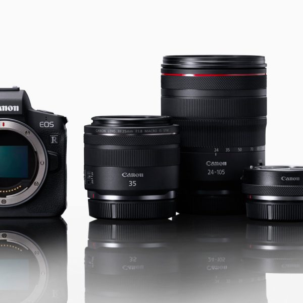 Canon Kamera mit sichtbarem Sensor und 4 unterschiedlichen Objektiven