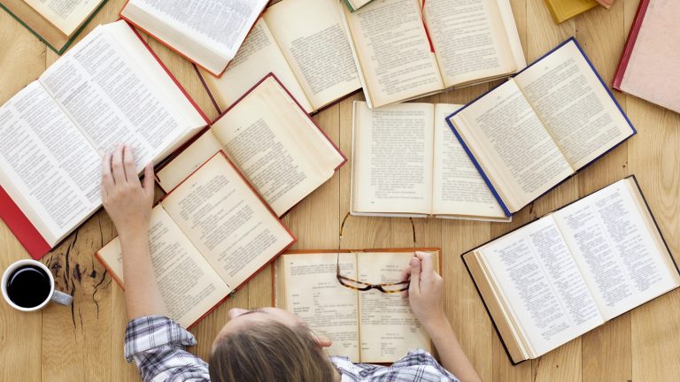 Bücher lesen und lernen ohne Ablenkung vom Smartphone