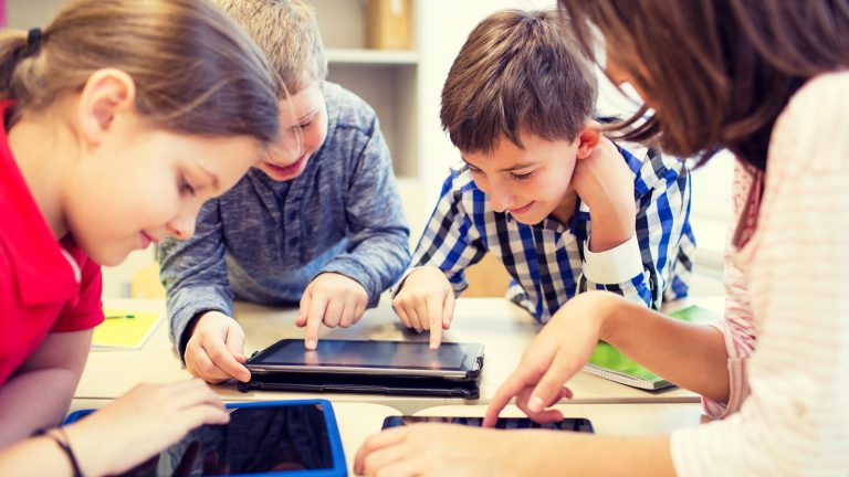 Mit Lehrer-Apps können auch Schüler mit dem Tablet lernen