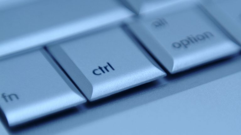 Mac-Tastatur, im Vordergrund die Ctrl-Taste