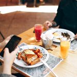 Was esse ich gerade und wie viele Kalorien hat das? Eine entsprechende Food-App kann Antwort geben.